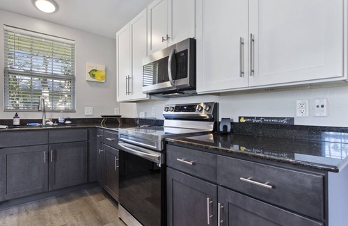 Gulf Hills House | Quaint and Cozy! Close to Downtown and the Beach!