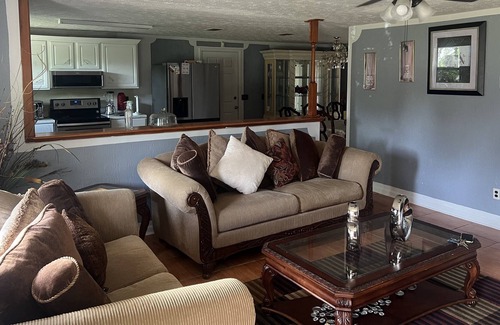 Jacksonville House | Quaint and sweet family getaway home.
