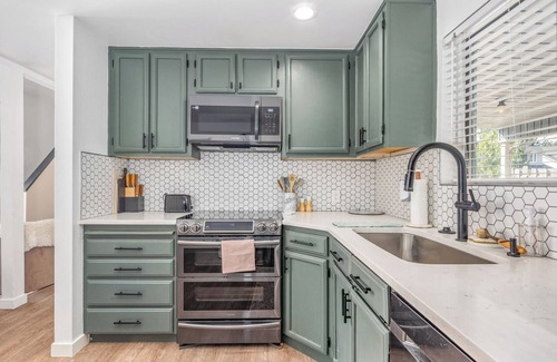 Boise Bench House | Quaint Boise Bench Home: Modern with a private yard. Great Location