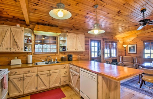 Bryson City Cottage | Quaint Bryson City Cottage w/Smoky Mountain Views