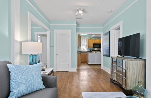 Downtown Dunedin Cottage | Quaint bungalow just off Main Street Last Minute openings!