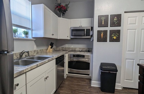 Tallahassee House | Quaint Bungalow mins from FSU/Mid/Downtown