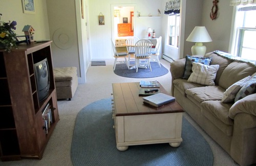 Camden House | Quaint Bungalow Minutes From Downtown, Harbor, Shops