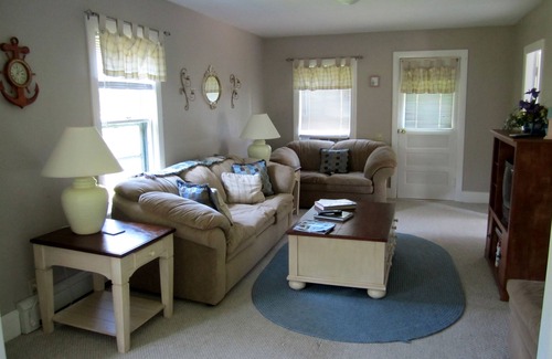 Camden House | Quaint Bungalow Minutes From Downtown, Harbor, Shops