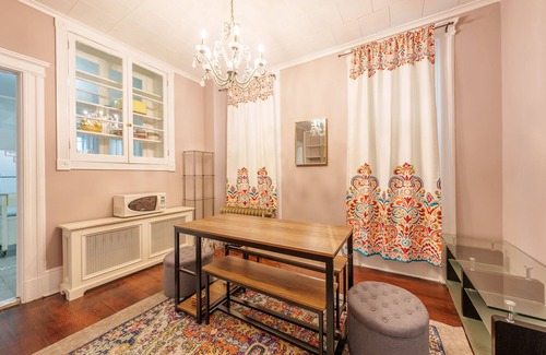 Guttenberg House | Quaint & charming century-old brownstone near NYC