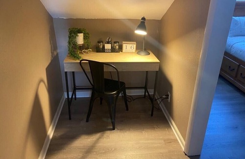 Warren Apartment | Quaint, Comfy Upstairs Apartment all to yourself.