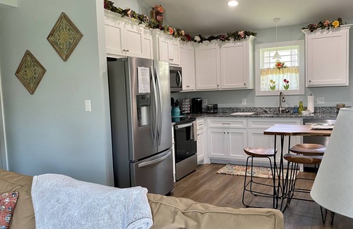 Landrum Cottage | "Quaint ~ Fresh ~ Convenient"