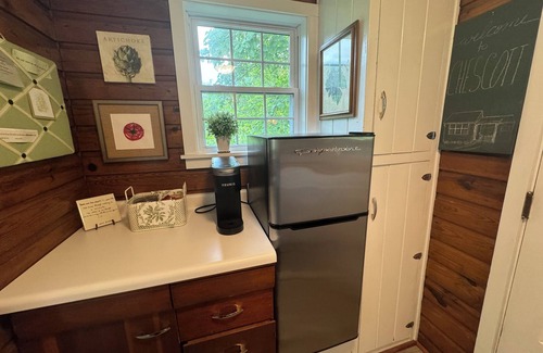 Kirksville Cottage | Quaint Guest Cottage