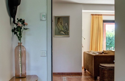 Castelnaud-la-Chapelle House | Quaint Holiday Home in Castelnaud-la-Chapelle with Terrace