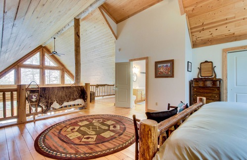 Lakeside Cabin | Quaint home with pool table & lots of space - great location