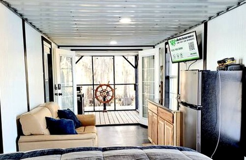 Uncertain Cabin | Quaint Lakefront Cabin Incredible for Water and Outdoor Adventures in Texas