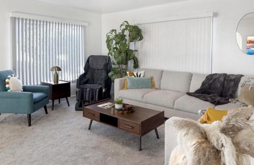 Ventura House | Quaint Mid-Century Cottage by the Coast