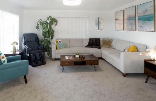 Ventura House | Quaint Mid-Century Cottage by the Coast