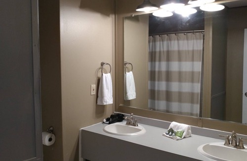 Cascade Hotel | Quaint Motel Room near Blue Ribbon Fly Fishing on Missouri River