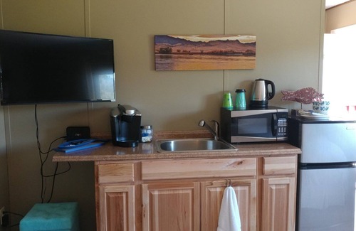 Cascade Hotel | Quaint Motel Room near Blue Ribbon Fly Fishing on Missouri River