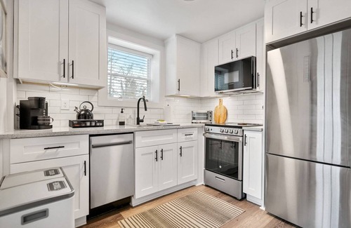 Scottdale Apartment | Quaint Quarters | * From 1 to 10 Guests *