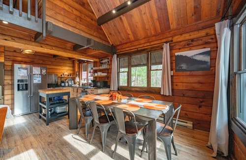McHenry House | Quaint Retreat w/Fire Pit & Lake Access