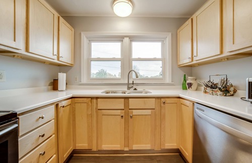 Ripley Cottage | Quaint Ripley Retreat - 5 Mi to Ripley Beach!