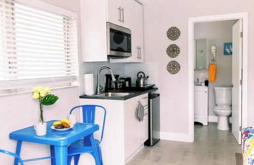 Lauderdale Harbours Apartment | Quaint Studio w/Kitchenette, Pool, & Parking