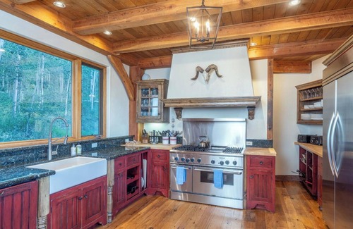 Telluride House | Quakey Lane-Ski Ranches-Curate Telluride, VIEWS, Hot Tub, Fireplace, Privacy