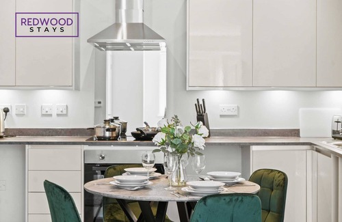 Rushmoor District Apartment | Quality 1 Bed 1 Bath Apt For Contractors|Free WiFi