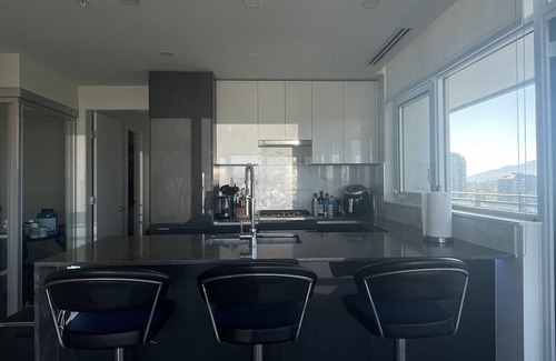 Burnaby Apartment | Quality 2Bed/2Bath + Den with Parking