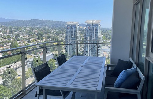 Burnaby Apartment | Quality 2Bed/2Bath + Den with Parking