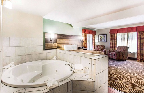 Black Mountain Hotel | Quality Inn Black Mountain-Asheville East