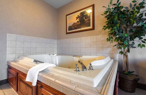 Burlington Hotel | Quality Inn Burlington