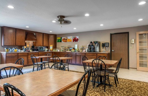 Burlington Hotel | Quality Inn Burlington