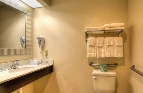 Cherokee Hotel | Quality Inn Cherokee Riverside