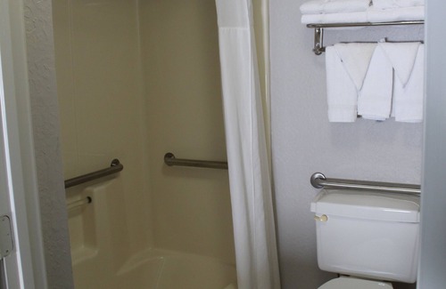 Crossville Hotel | Quality Inn Crossville Near Cumberland Mountain State Park
