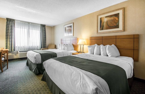 Dubuque Hotel | Quality Inn Dubuque on Hwy 20