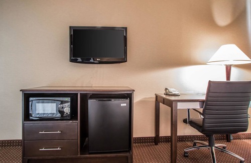 Elgin Hotel | Quality Inn Elgin I-90