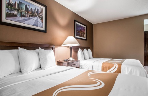 Elgin Hotel | Quality Inn Elgin I-90