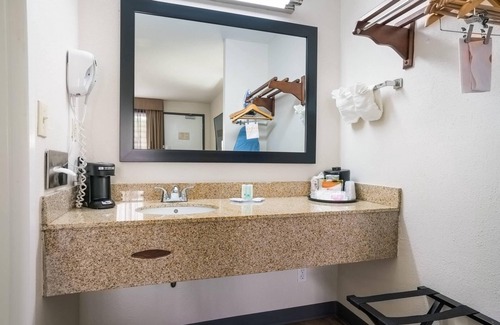 Greenville Hotel | Quality Inn Greenville near University