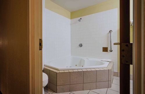 West Chester Hotel | Quality Inn I-75 West Chester-North Cincinnati