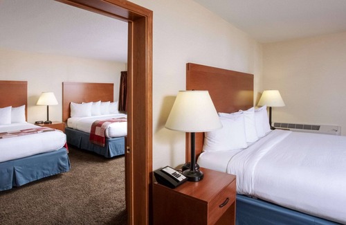 North Spokane Hotel | Quality Inn Oakwood