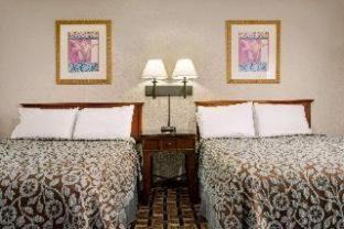 Merriam Park Hotel | Quality Inn St Paul-Minneapolis-Midway