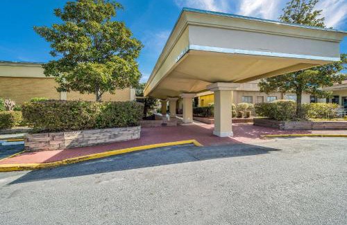Statesboro Hotel | Quality Inn & Suites Conference Center Statesboro Historic District