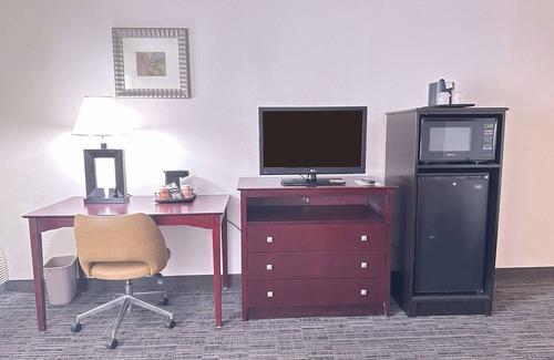 Silver Lake Hotel | Quality Inn & Suites Everett