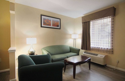 Franklin Hotel | Quality Inn & Suites Franklin