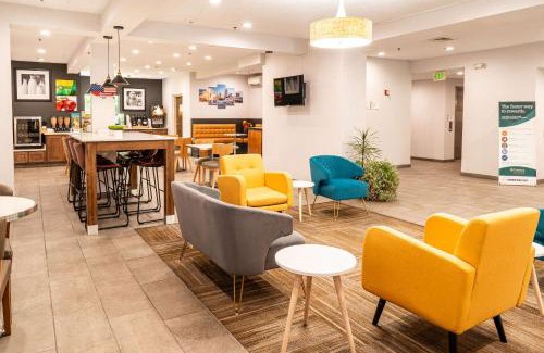 Oakwood Village Hotel | Quality Inn & Suites Oakwood Village - Cleveland South