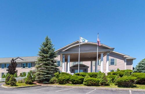 Central Bridge Hotel | Quality Inn & Suites Schoharie near Howe Caverns