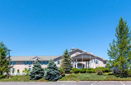 Central Bridge Hotel | Quality Inn & Suites Schoharie near Howe Caverns