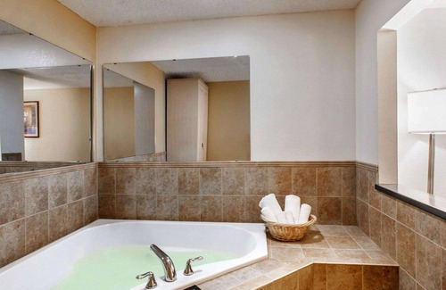 Springfield Hotel | Quality Inn & Suites Springfield - Eugene North