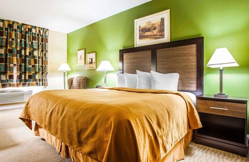 Champaign Hotel | Quality Inn & Suites