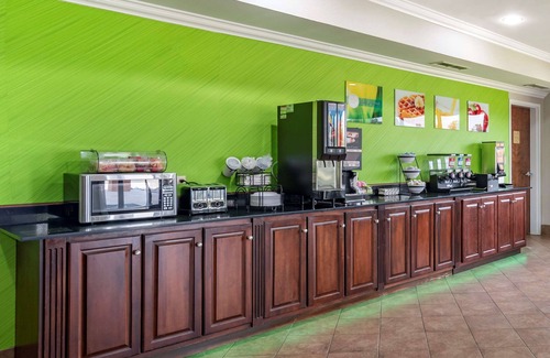Demopolis Hotel | Quality Inn & Suites