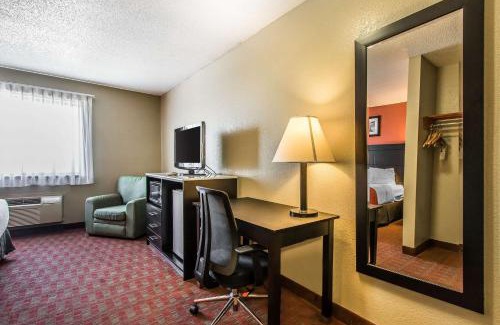 La Vergne Hotel | Quality Inn & Suites