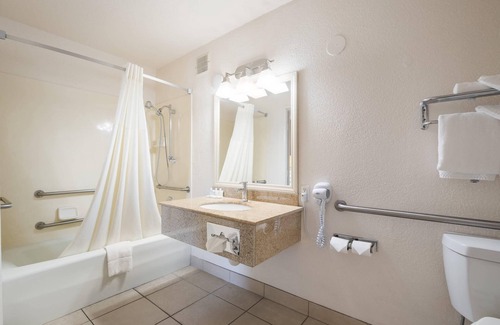 Lake Havasu City Hotel | Quality Inn & Suites Lake Havasu City